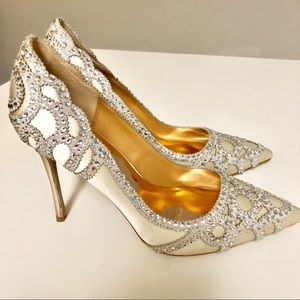 Badgley Mischka ivory satin pointed toe pumps